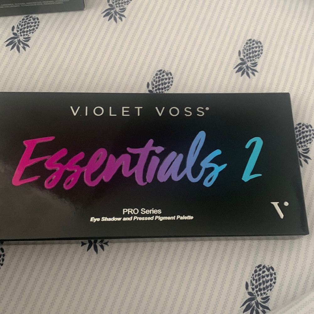 Violet Voss eyeshadow palette